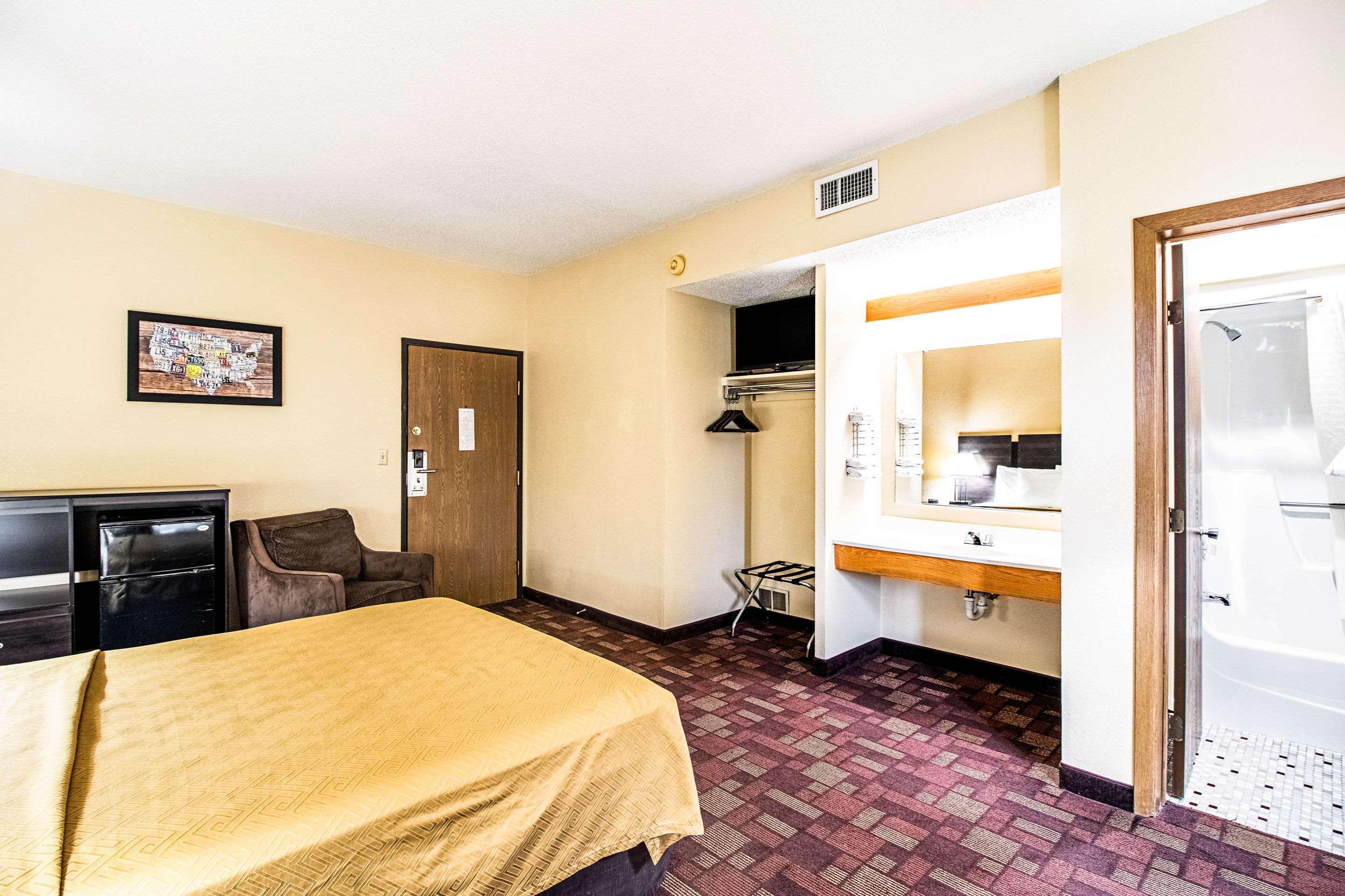 ווטרטאון Econo Lodge מראה חיצוני תמונה
